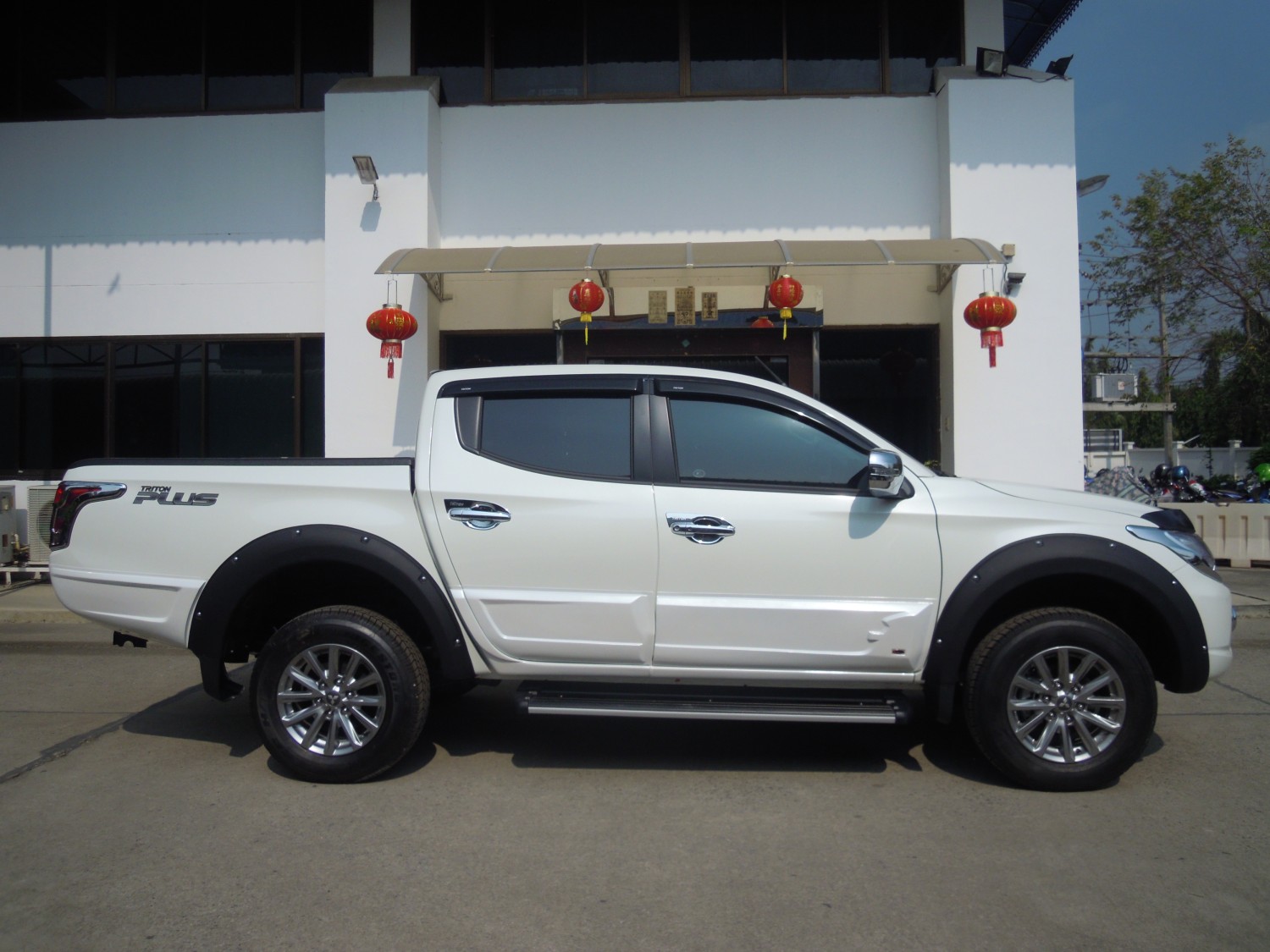 กาบข้างประตู (V.1) 10 ชิ้น สำหรับใส่กับคิ้วล้อ (V.2)