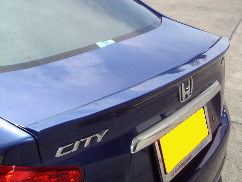 สปอยเลอร์หลัง (แบบแนบฝากระโปรง)