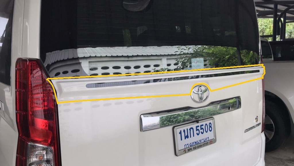 สปอยเลอร์ (กลาง) มีไฟ LED