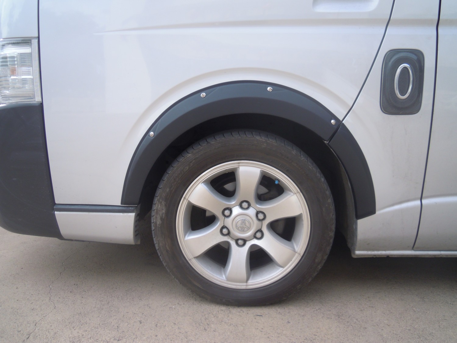 คิ้วล้อ (V.3) มีน๊อต