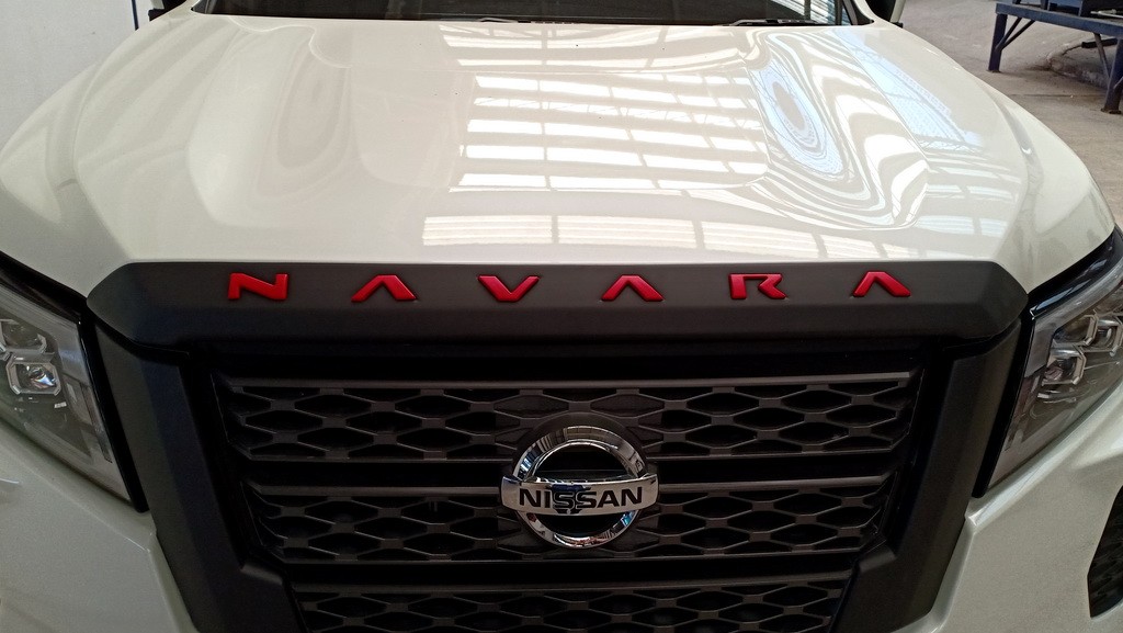 คิ้วฝากระโปรงหน้า