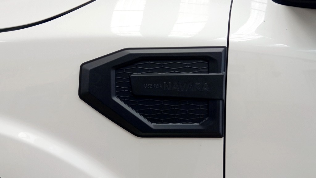 ครอบแก้มข้าง