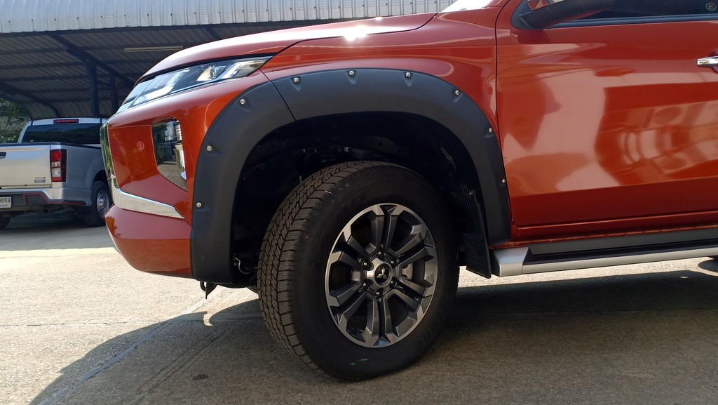 คิ้วล้อ (V.2) 7 " 6 ชิ้น มีน๊อต