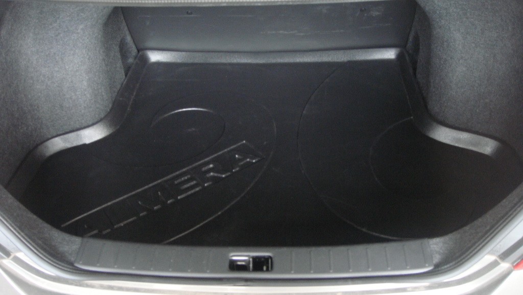 ถาดวางของท้ายรถ