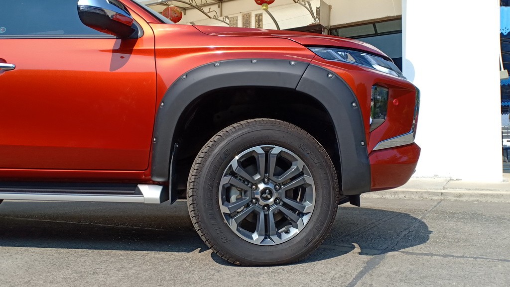 คิ้้วล้อ (V.3) 6" 6 ชิ้น มีน๊อต