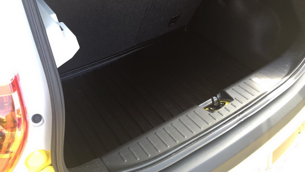 ถาดวางของท้ายรถ