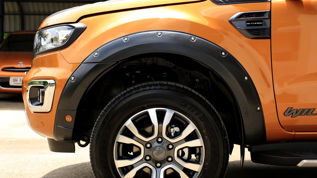 คิ้วล้อ (V.12) 6 ชิ้น 6 นิ้ว มีน๊อต ทรง Raptor