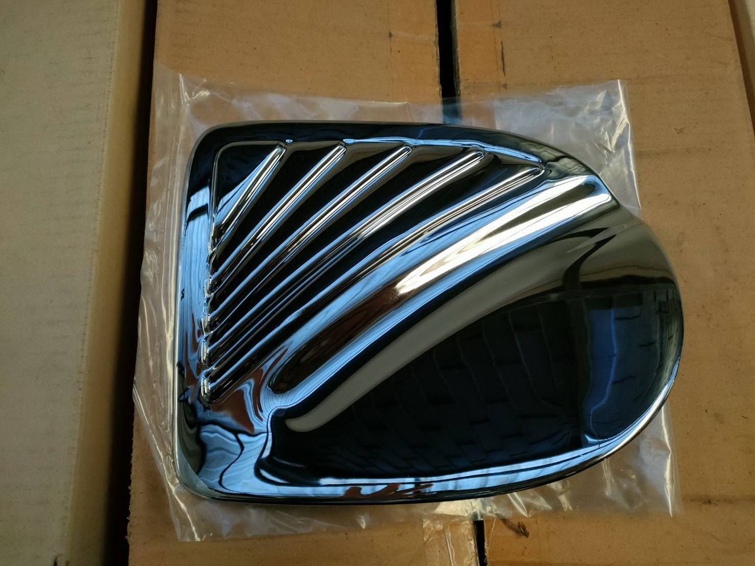 ครอบฝาถังน้ำมัน (รุ่นแค๊บ และ 4 ประตู) ตัวสูง 4WD