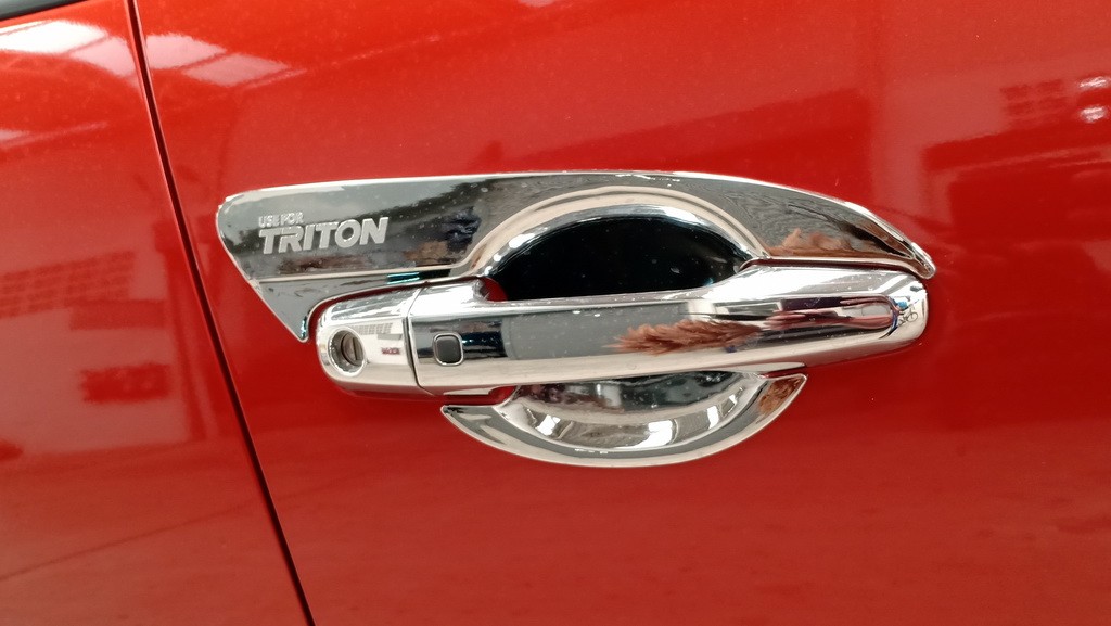 ถาดรองมือเปิดประตู