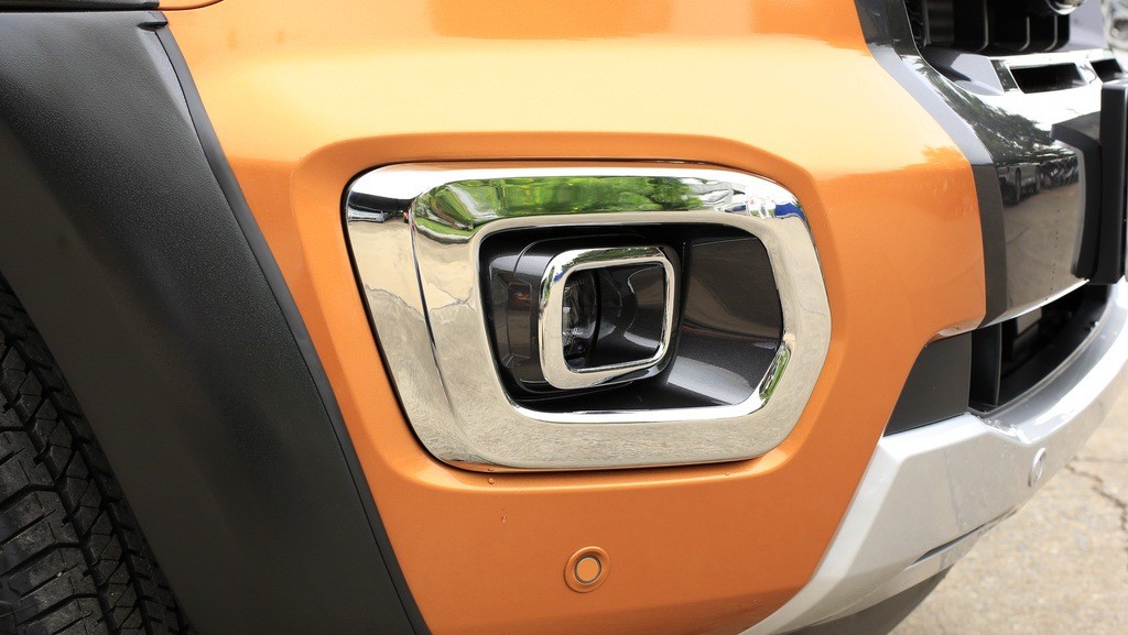 ครอบสปอตไลท์ (สำหรับรุ่น Wildtrak)