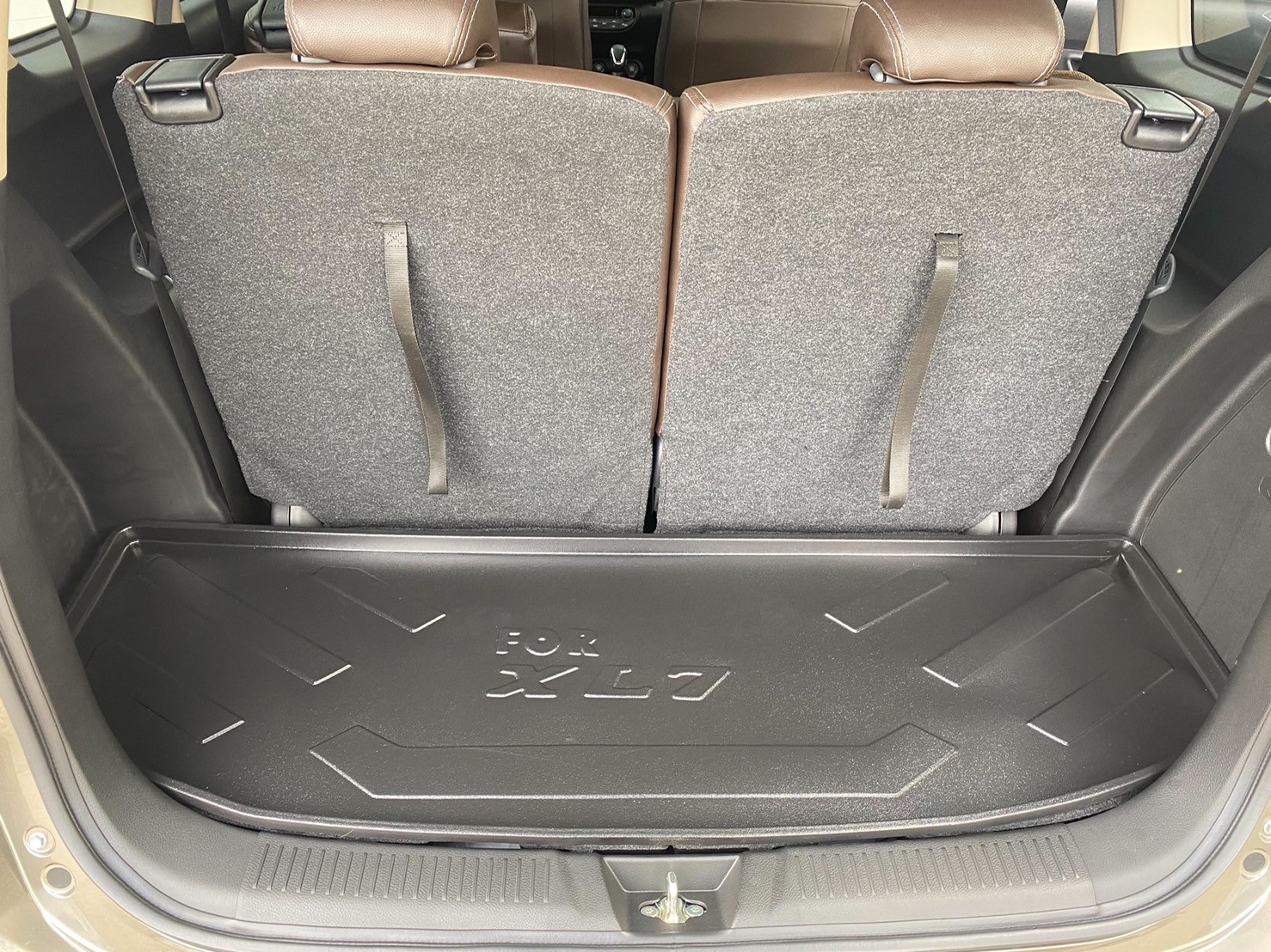 ถาดวางของท้ายรถ