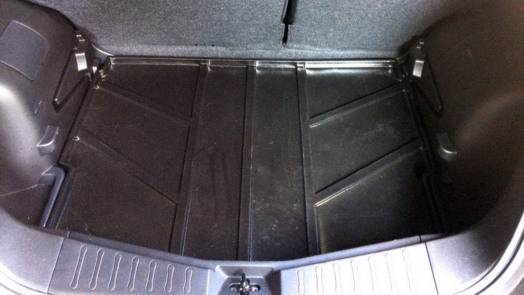 ถาดวางของท้ายรถ