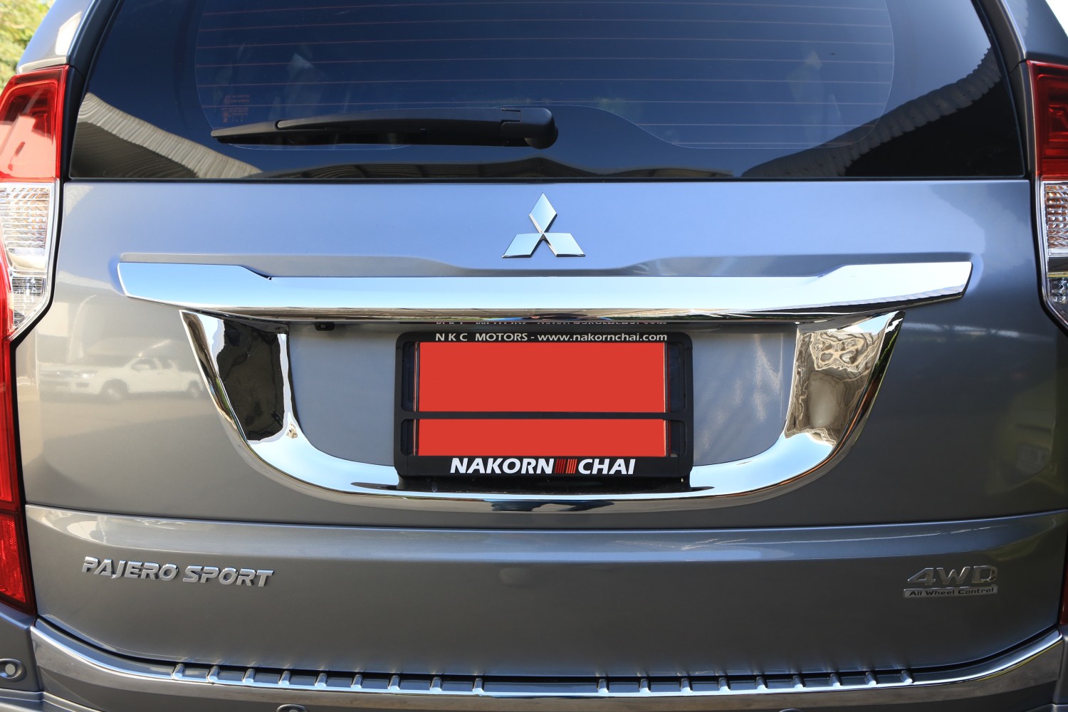 คิ้วขอบป้ายทะเบียน