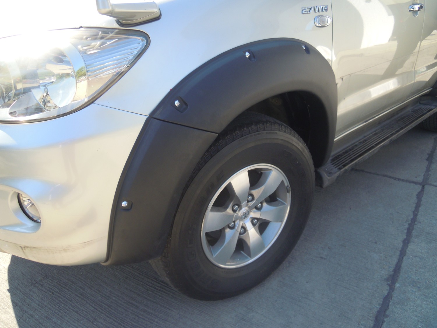 คิ้วล้อ (V.2) 6 ชิ้น 9 " มีน๊อต