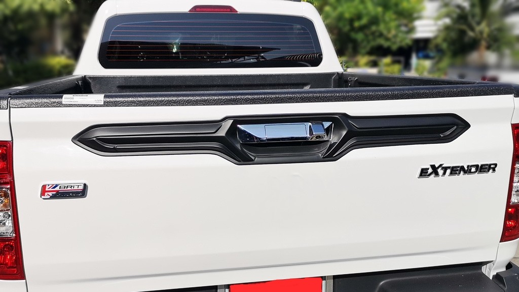 คิ้วฝาท้ายกระบะ