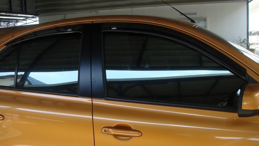 กันสาดประตู