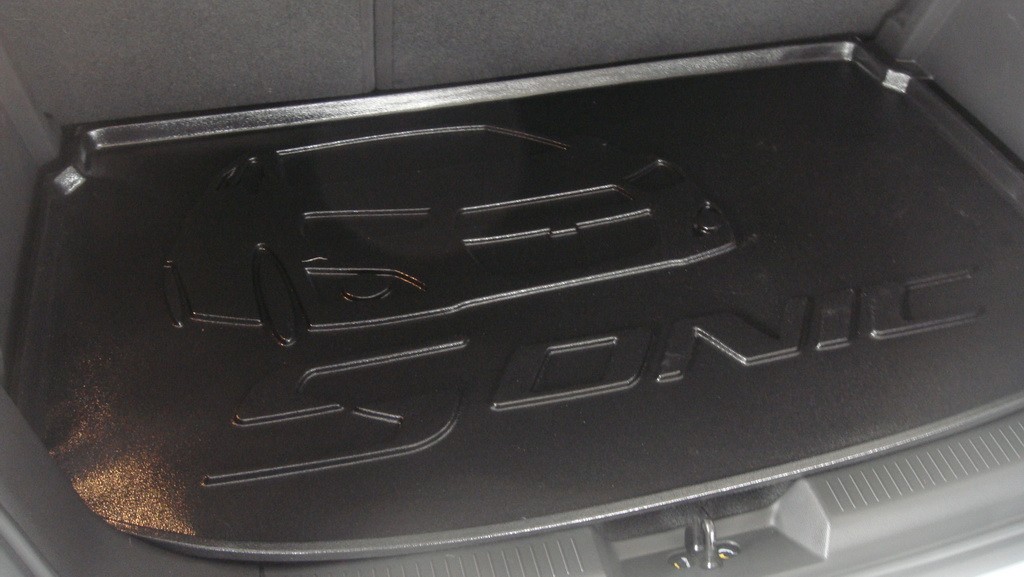 ถาดวางของท้ายรถ