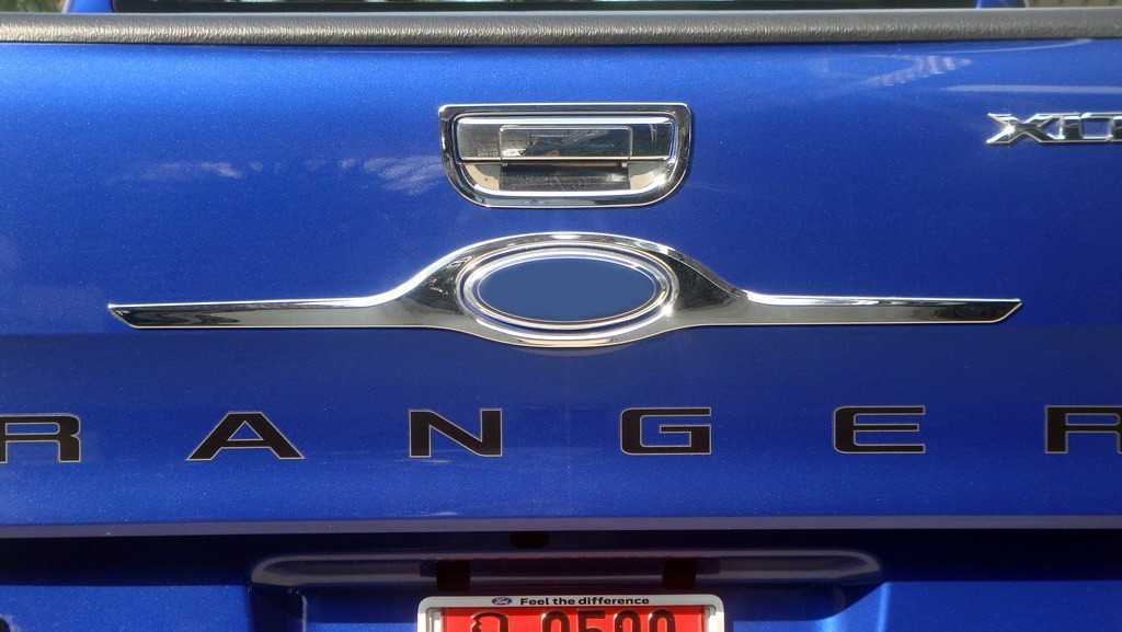 คิ้วฝาท้ายกระบะ (ตันล่าง)