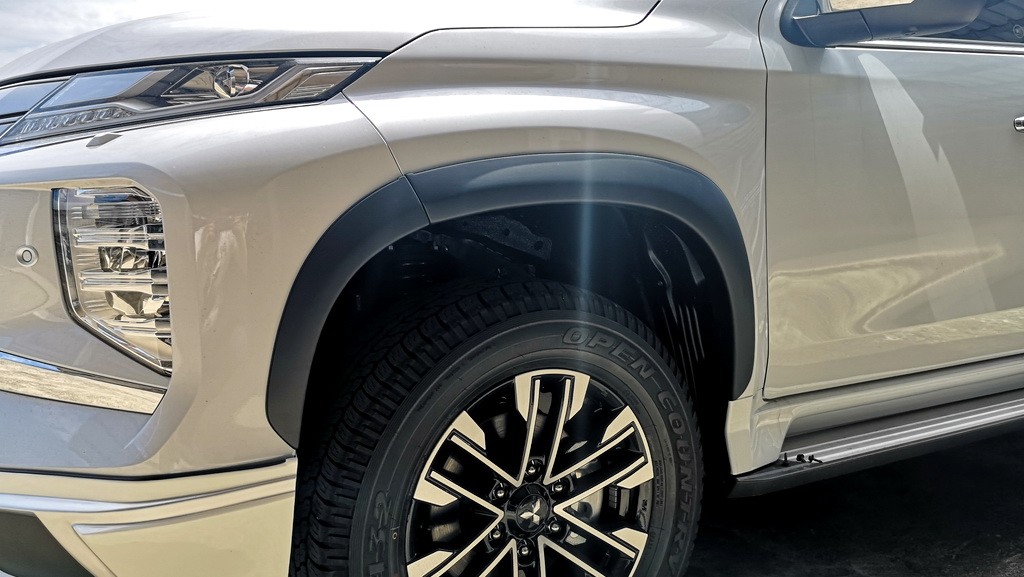 คิ้วล้อ (ทรงห้าง) 10 ชิ้น