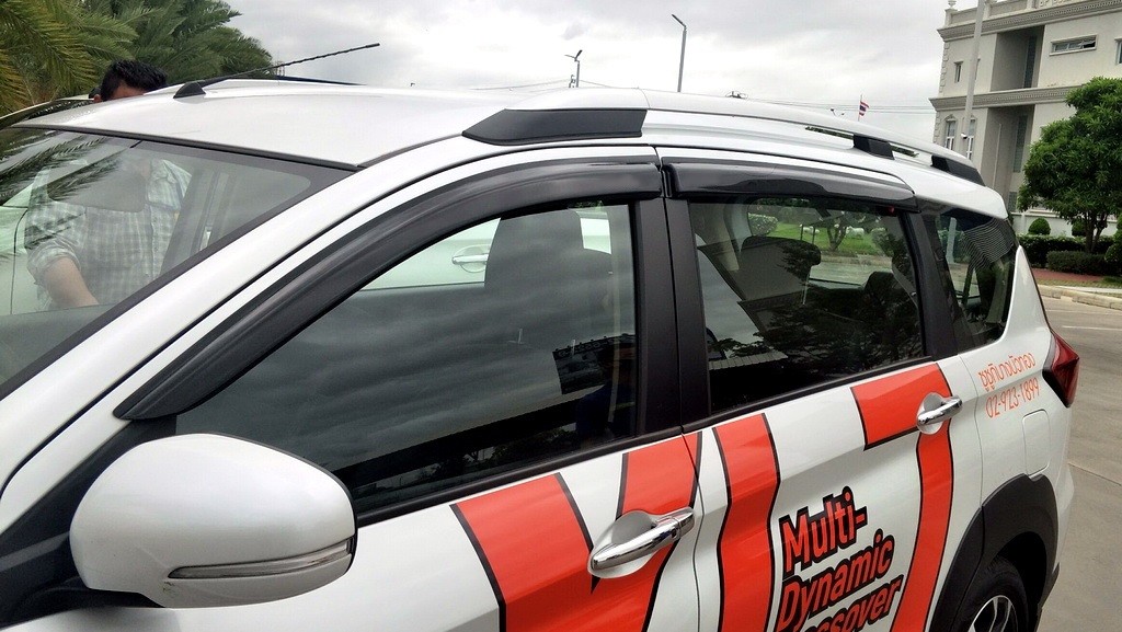 กันสาดประตู