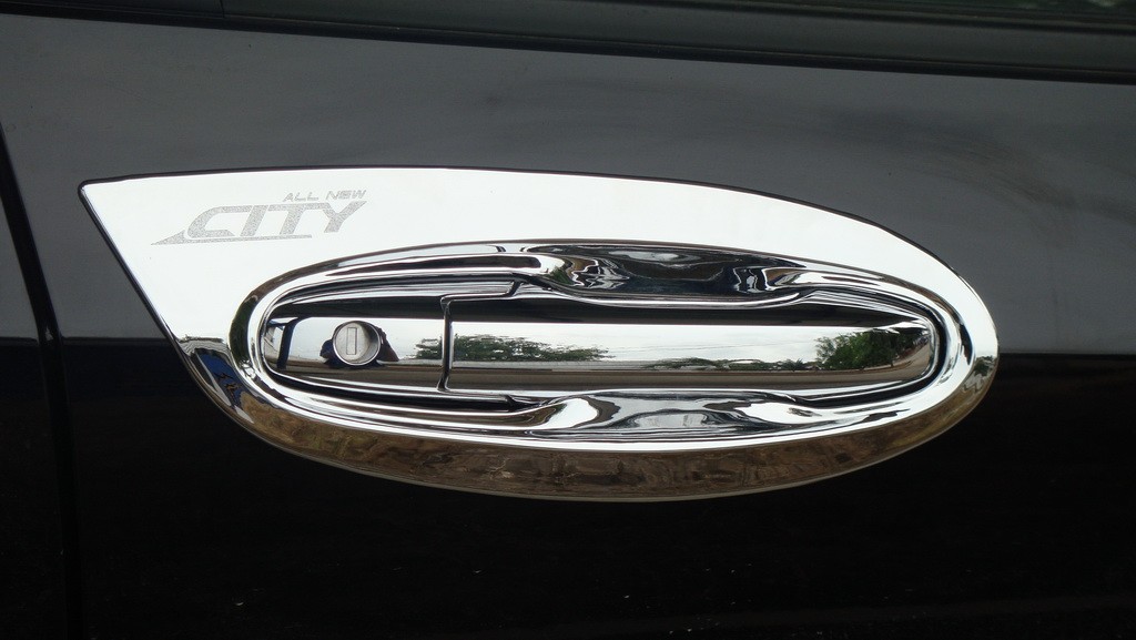 ถาดรองมือเปิดประตู