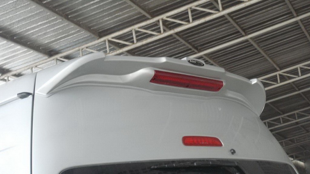 สปอยเลอร์หลัง (V.4) มีไฟเบรค