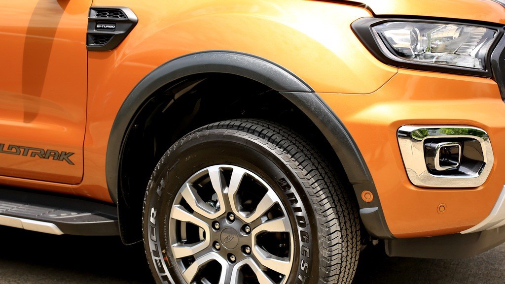 คิ้วล้อ (V.8) 6 ชิ้น 3 นิ้ว