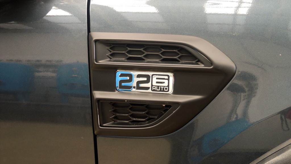 ครอบแก้มข้าง