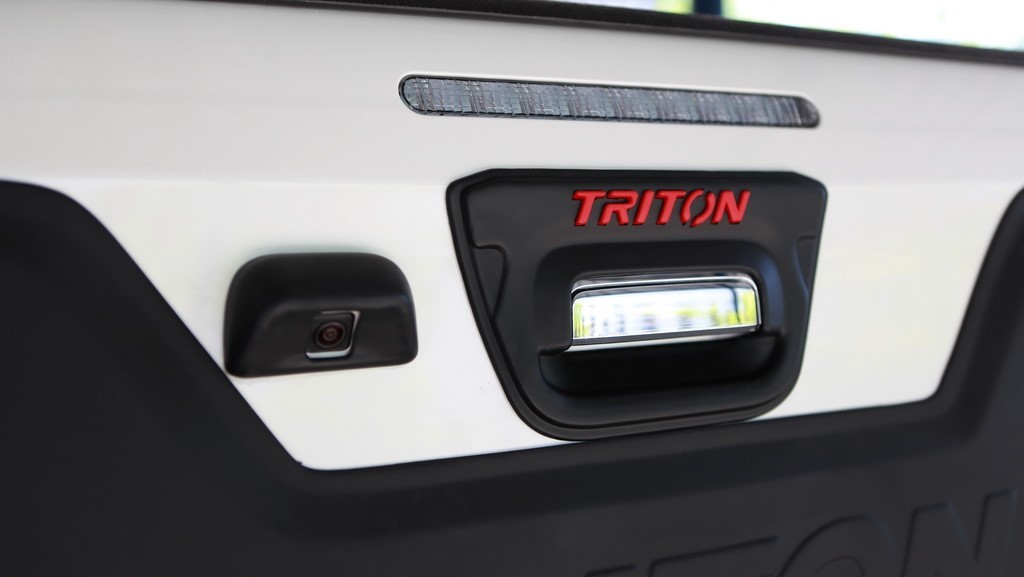 ครอบมือเปิดท้าย พร้อมครอบกล้องหลัง (2 ชิ้น) V.2