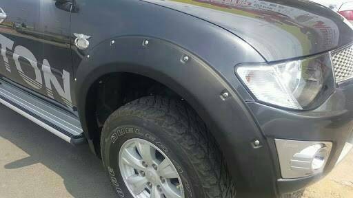 คิ้วล้อ (V.2) 5 นิ้ว 4 ชิ้น มีน๊อต สำหรับปี 2012