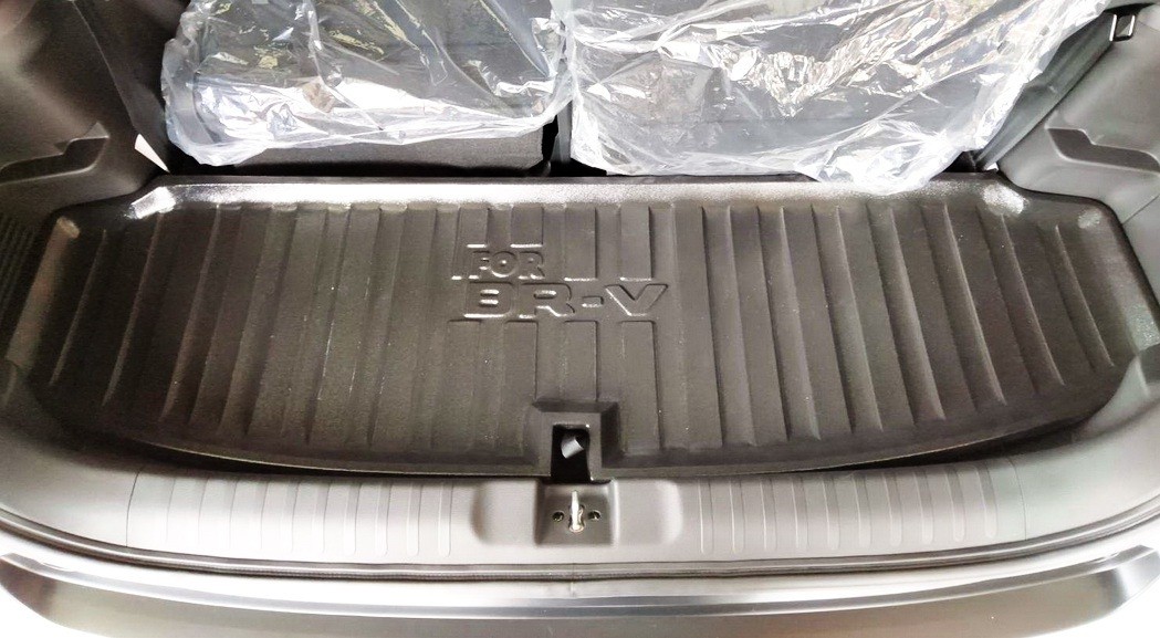 ถาดวางของท้ายรถ