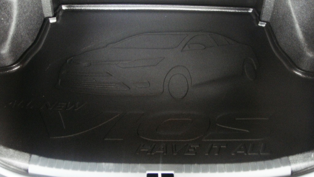 ถาดวางของท้ายรถ