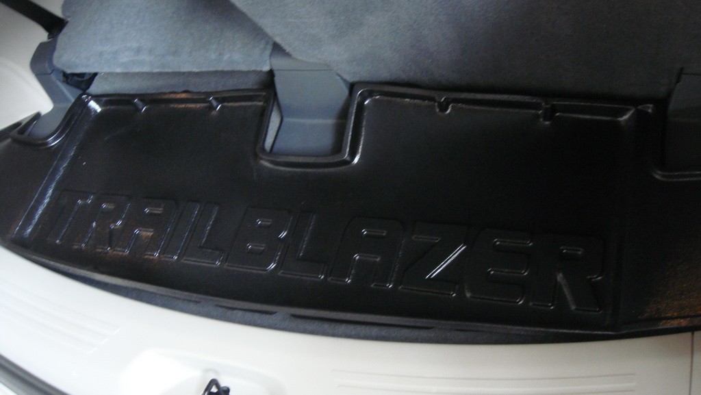 ถาดวางของท้ายรถ