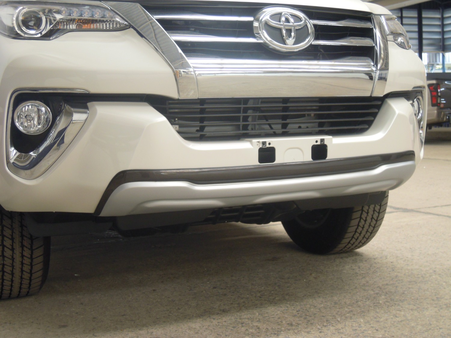 กันแคร้ง (หน้า) ทรงห้าง