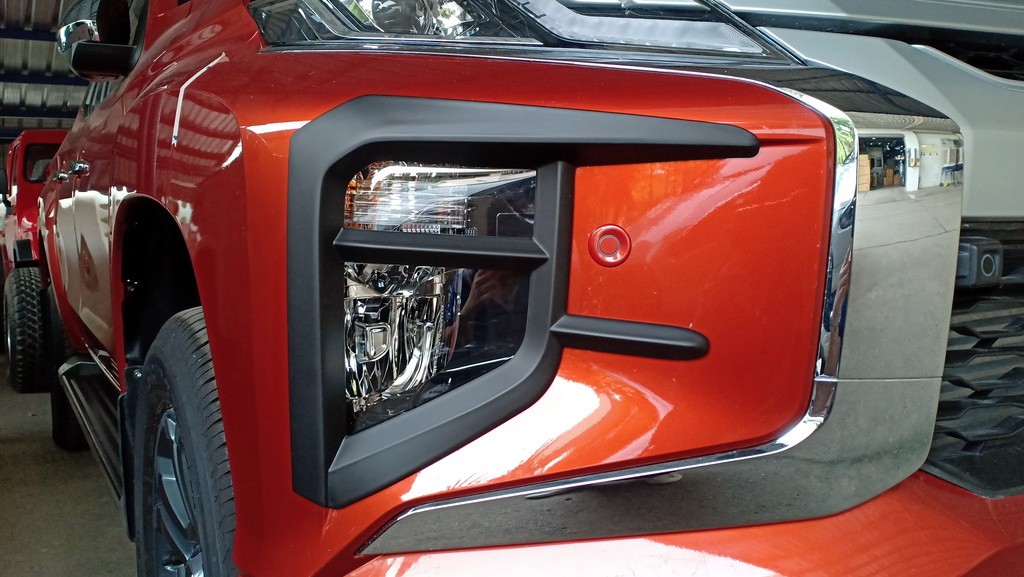 ครอบสปอตไลท์ (เว้า Sensor) สำหรับรถที่มีเซนเซอร์