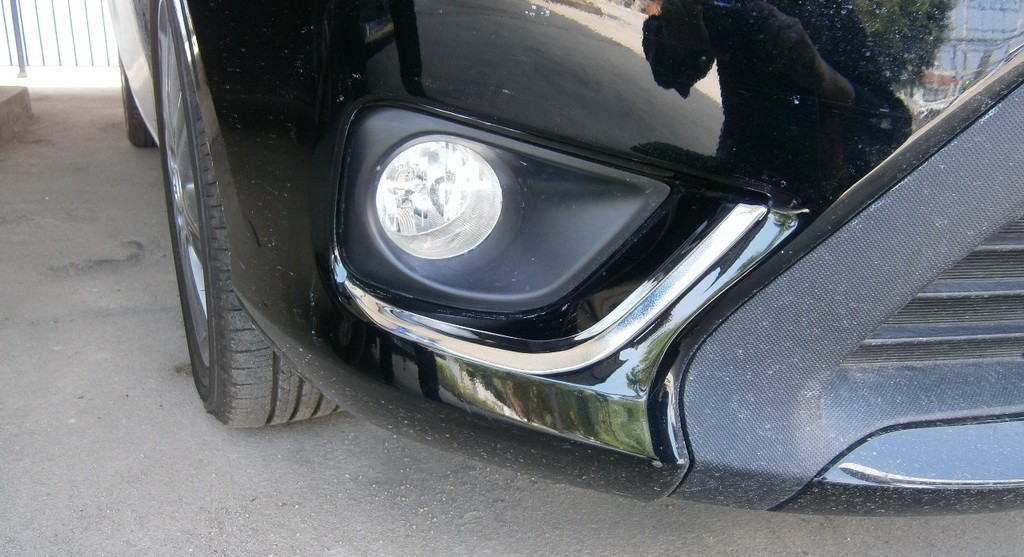 คิ้วขอบสปอตไลท์