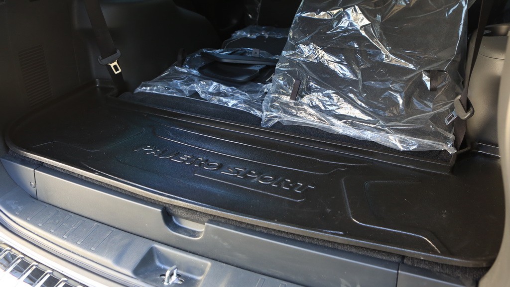 ถาดวางของท้ายรถ