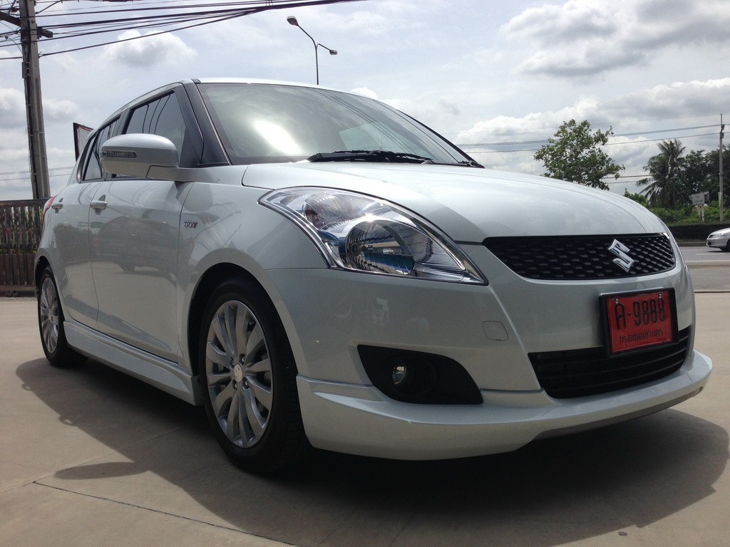 ชุดแต่งรอบคัน (4 ชิ้น) ทรง Scrit  V.3 พร้อมไฟ LED