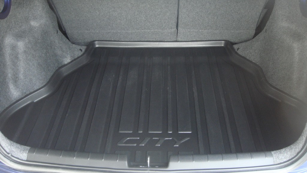 ถาดวางของท้ายรถ