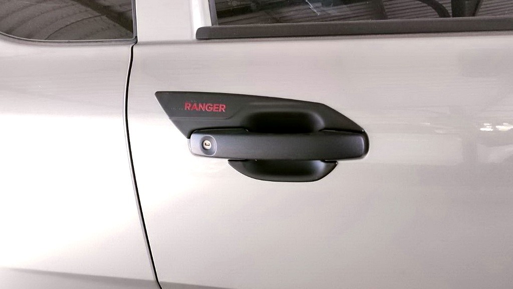 ถาดรองมือเปิดประตู