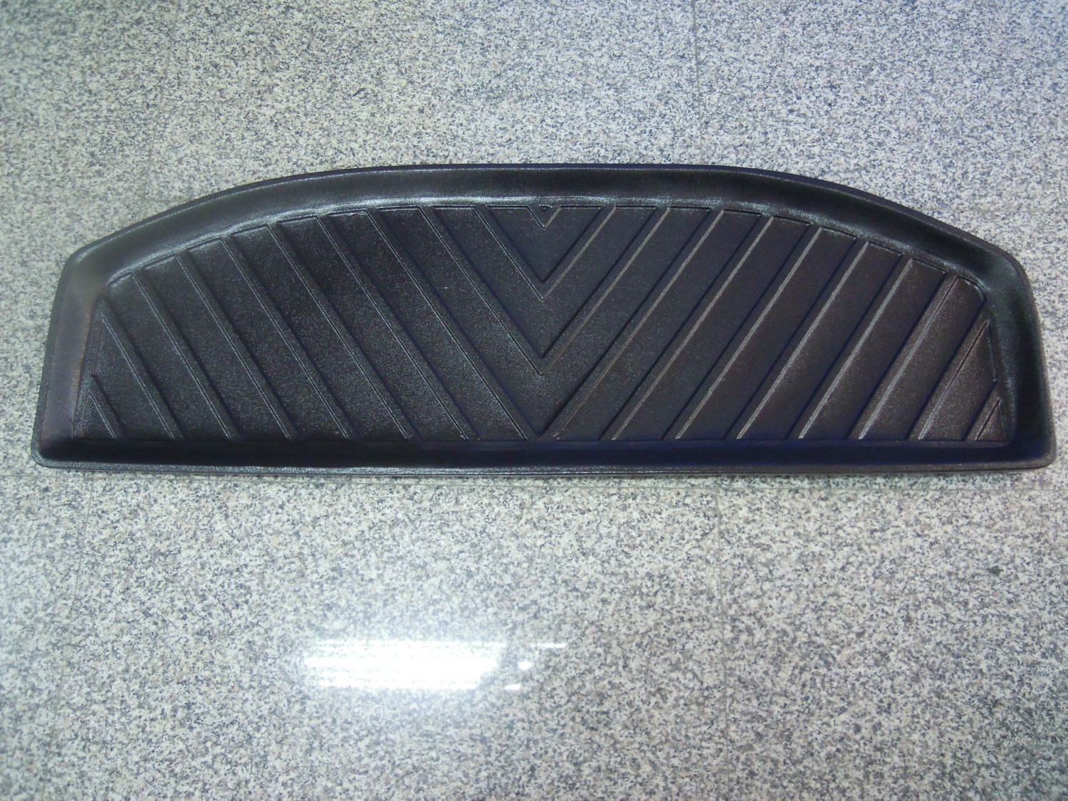 ถาดวางของท้ายรถ