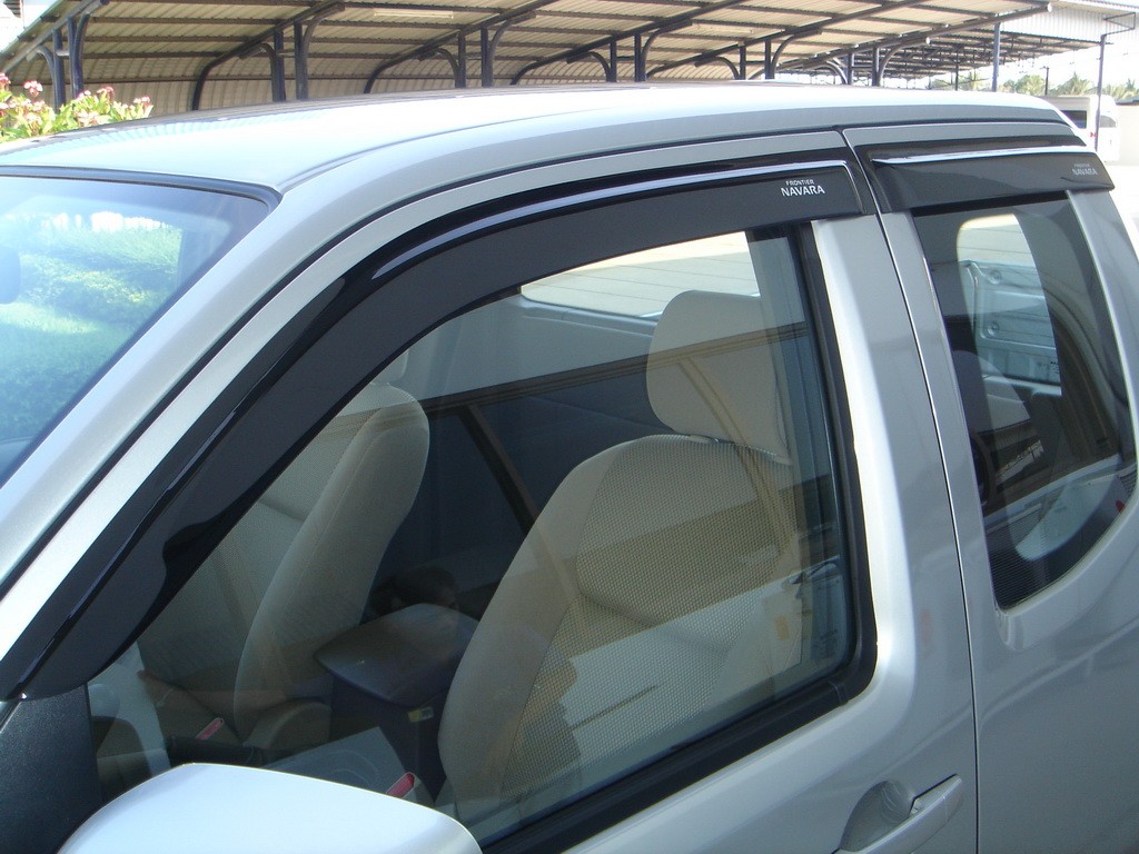 กันสาดประตู (โมล์เล็ก)