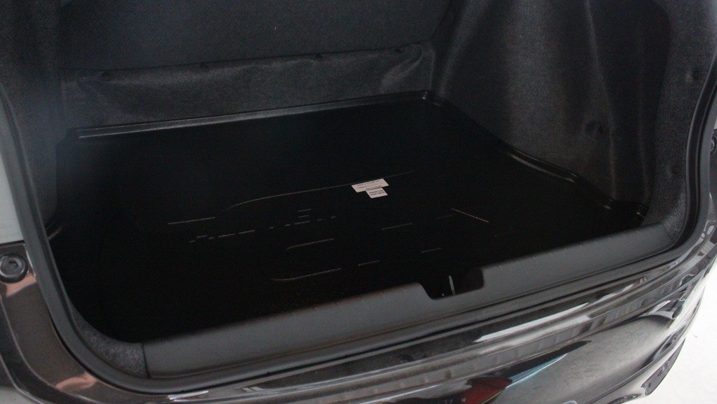 ถาดวางของท้ายรถ