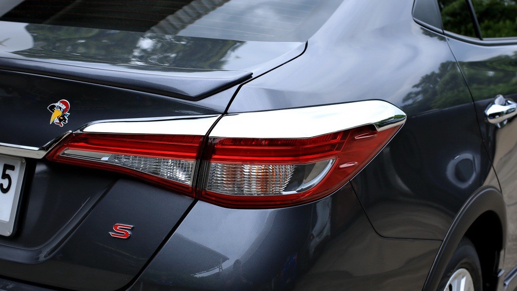 คิ้วตาไฟท้าย (4 ชิ้น)