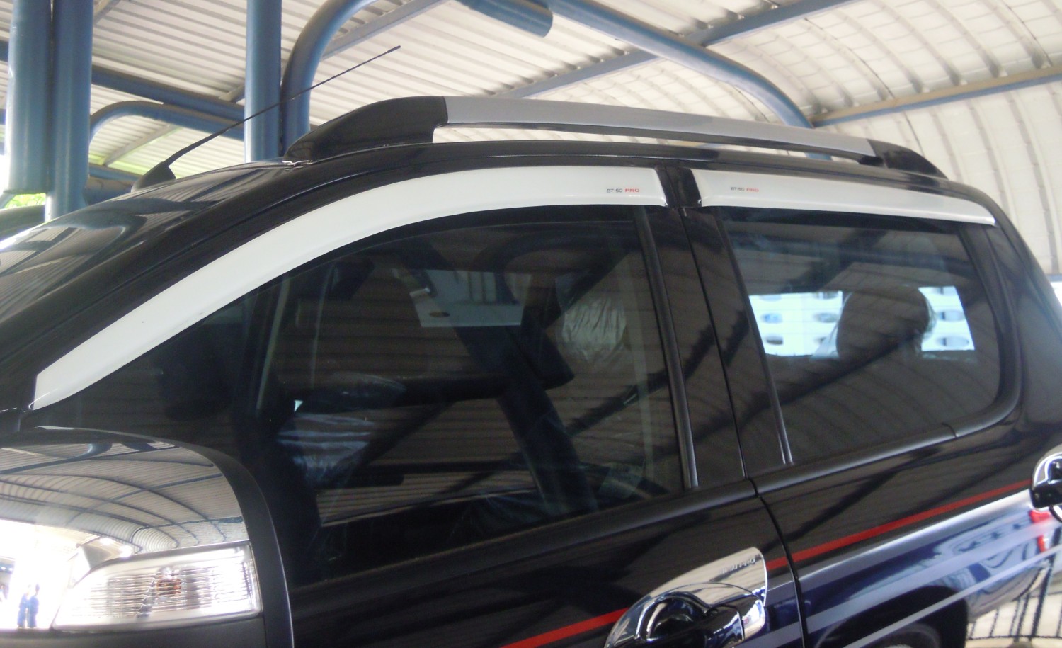 กันสาดประตู (โมล์เล็ก)