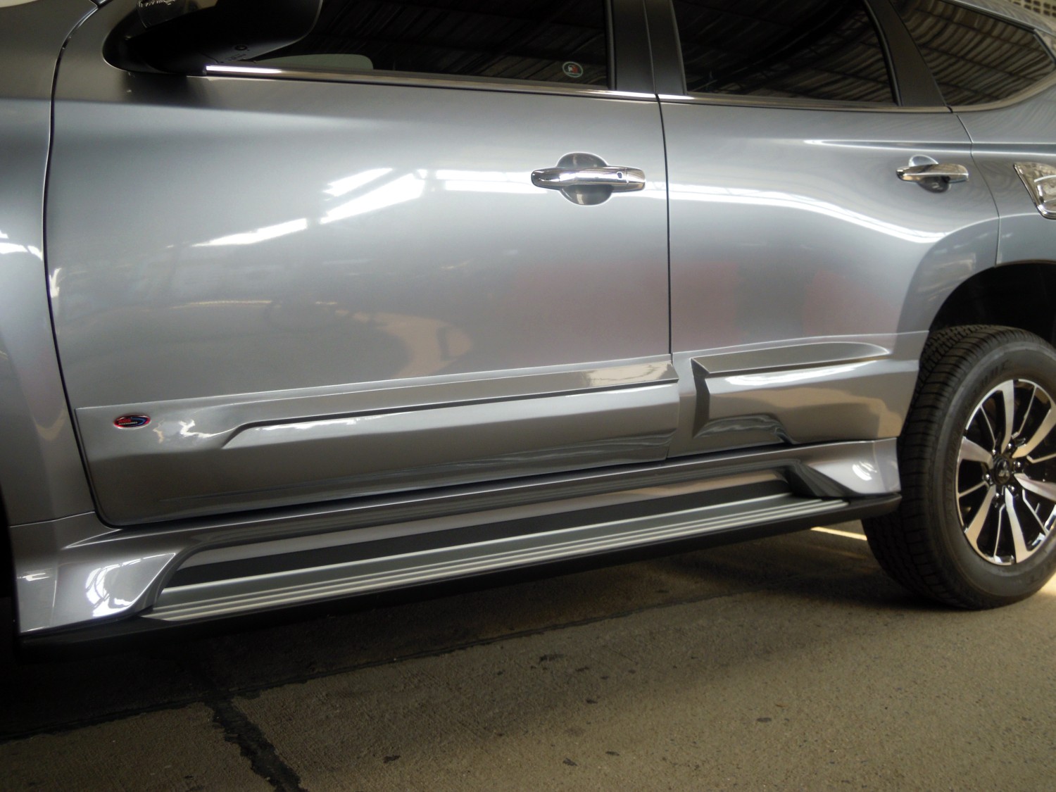 กาบข้างประตู