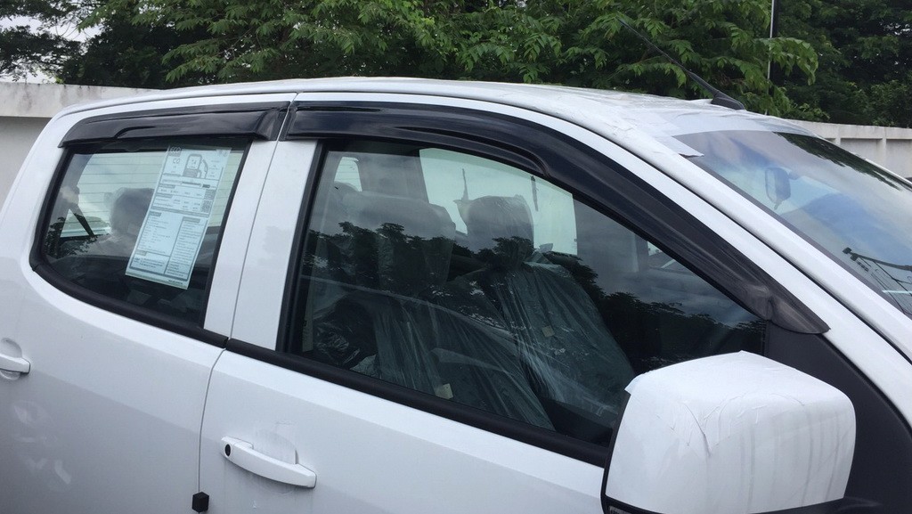 กันสาดประตู (โมล์เล็ก)