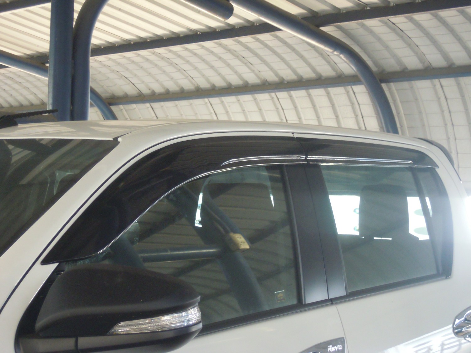 กันสาดประตู (ทรงห้าง)