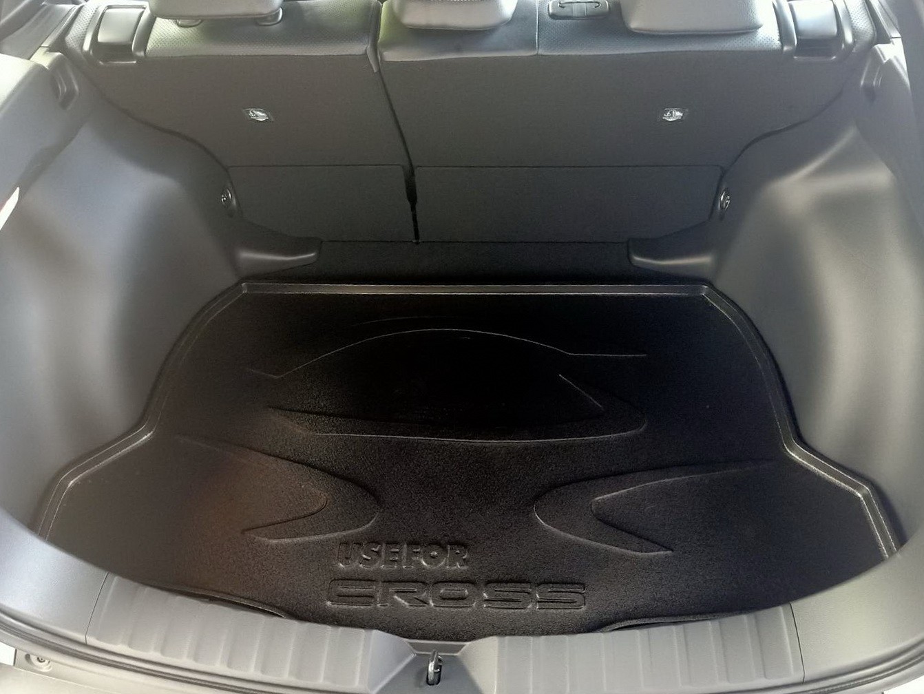 ถาดวางของท้ายรถ