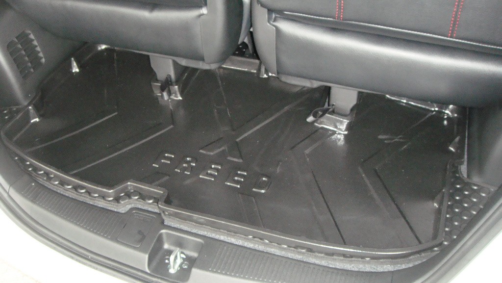 ถาดวางของท้ายรถ